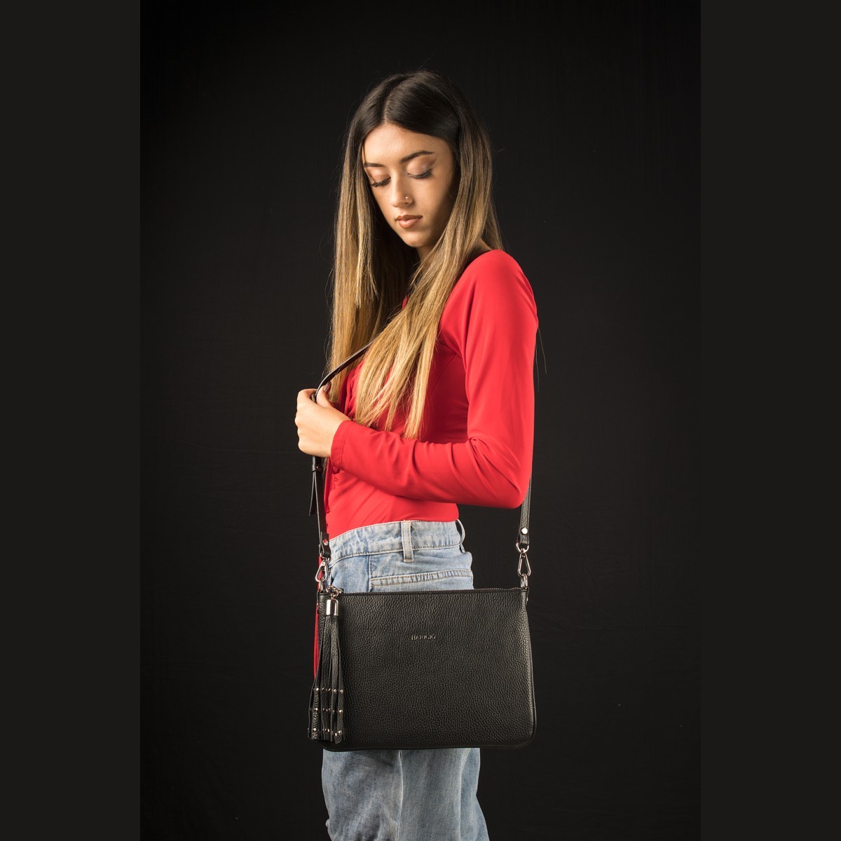 Borsa piatta nera in vera pelle da donna, tracolla removibile