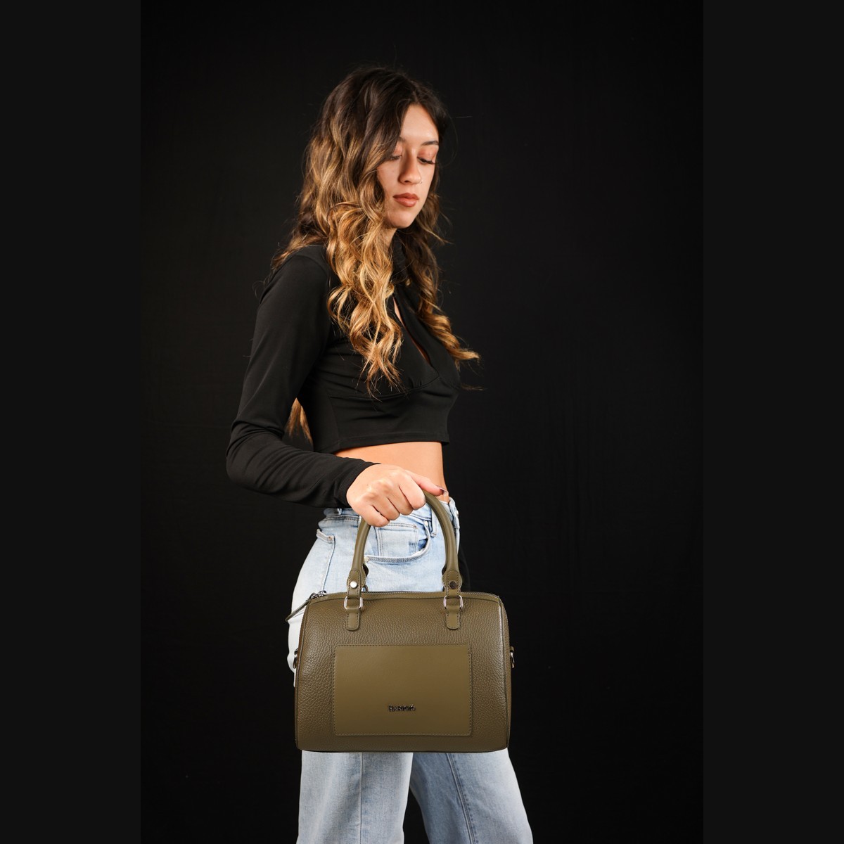 Bauletto donna vera pelle colore verde, tracolla regolabile removibile