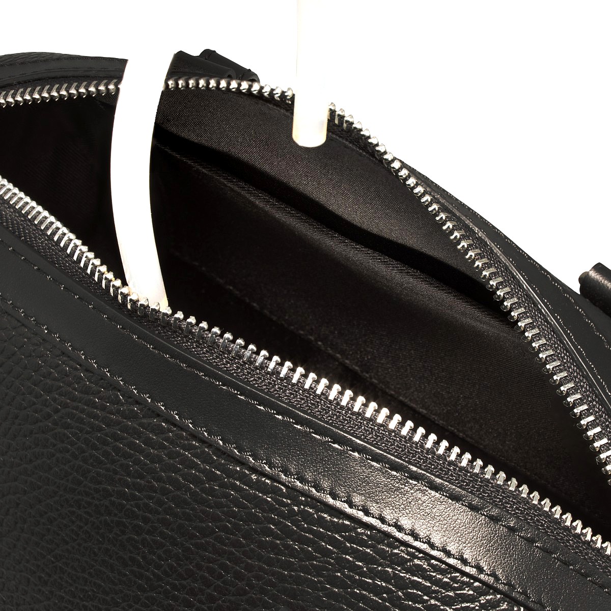 Bauletto in vera pelle da donna nero, tracolla regolabile removibile